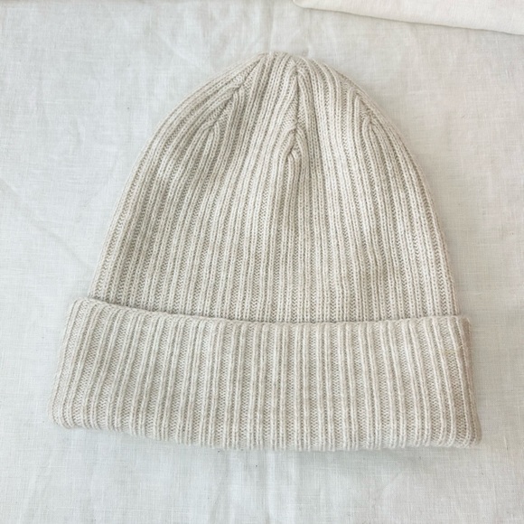 Aritzia Main Character Snowflake Beanie - Picture 5 of 9